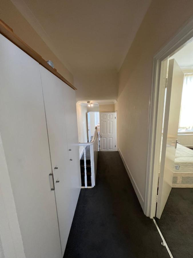 East London 2 Bedroom Apartment Exteriör bild