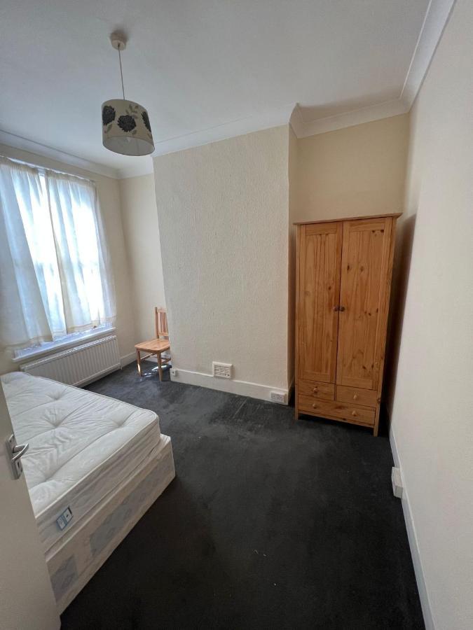 East London 2 Bedroom Apartment Exteriör bild